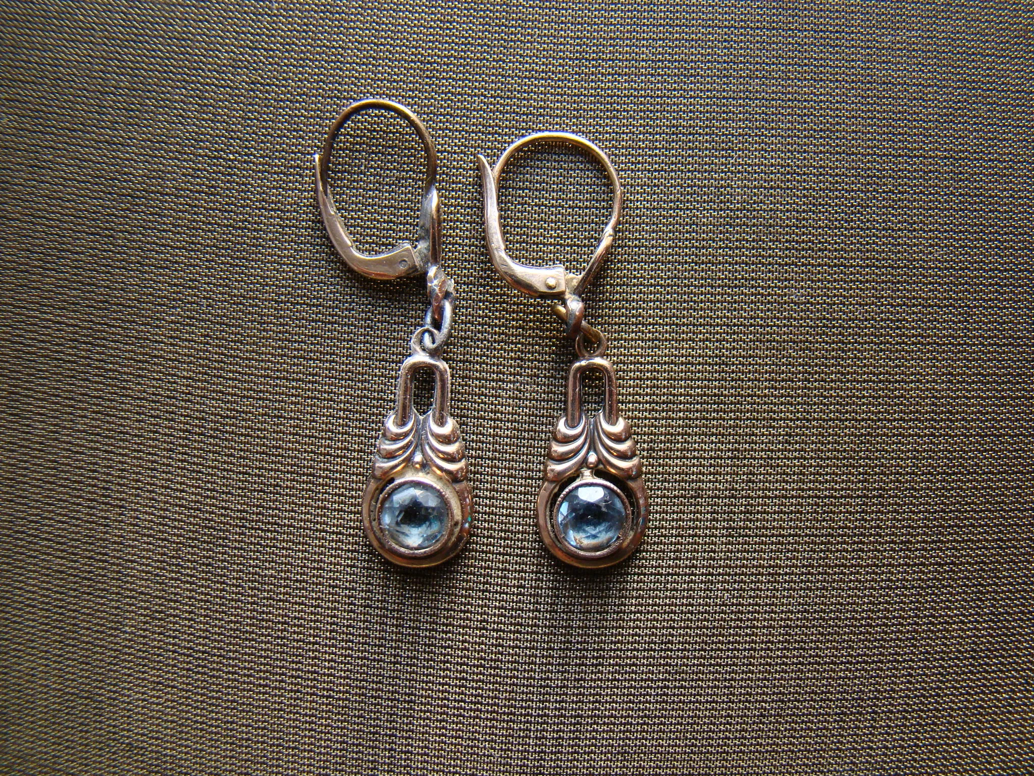 8 kt rood gouden art deco oorhangers blauwe topaas