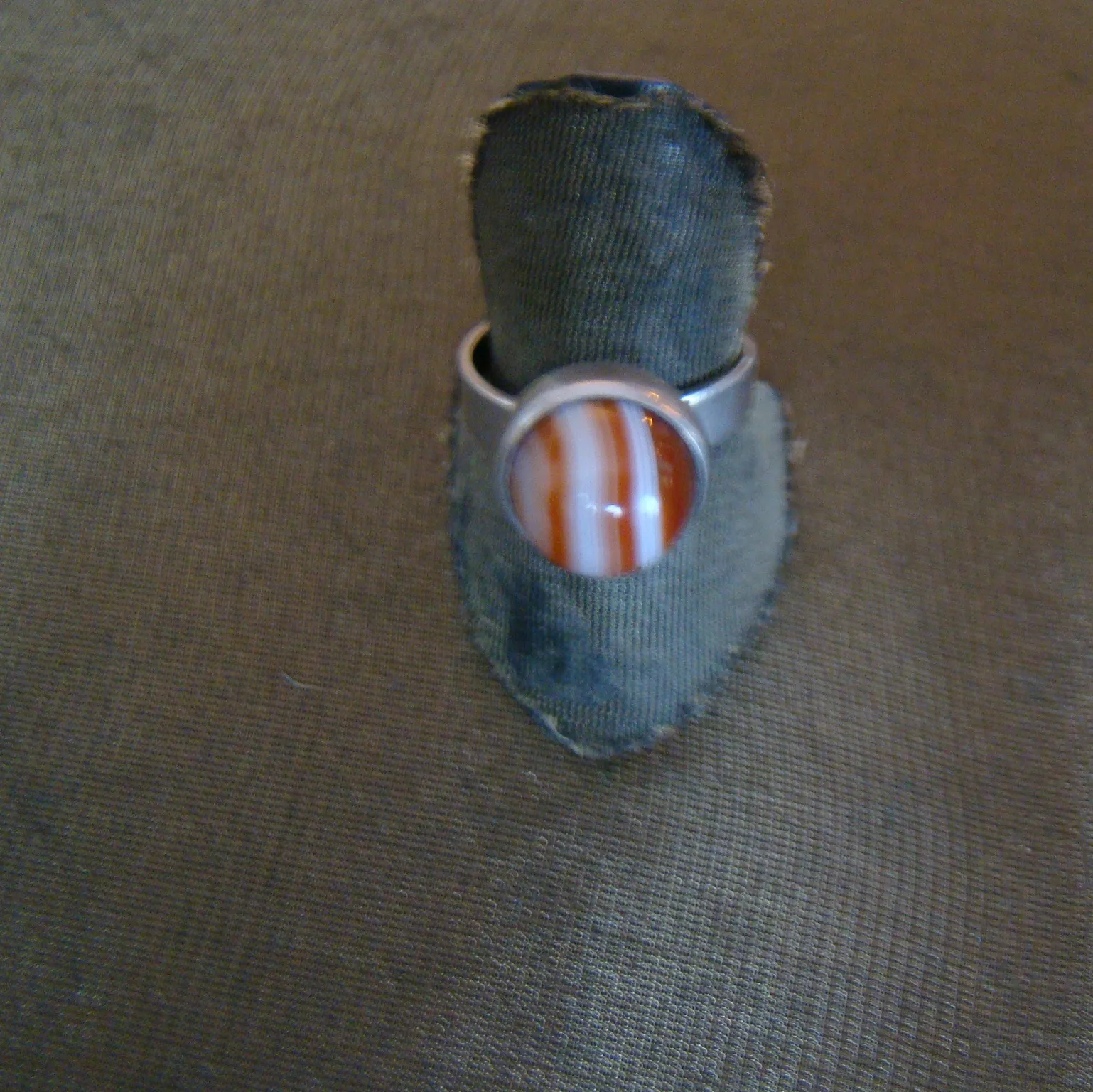 zilveren ring met bolle agaath bruin-wit