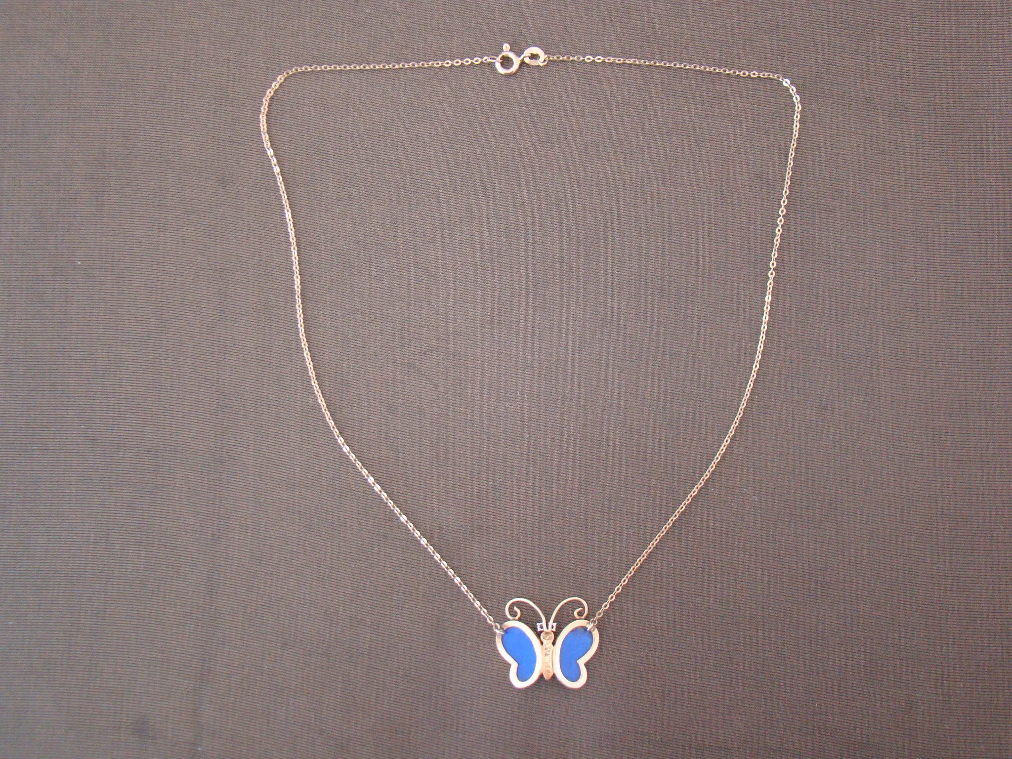 14 kt geel gouden chokertje vlinder lapislazuli 2 briljantjes