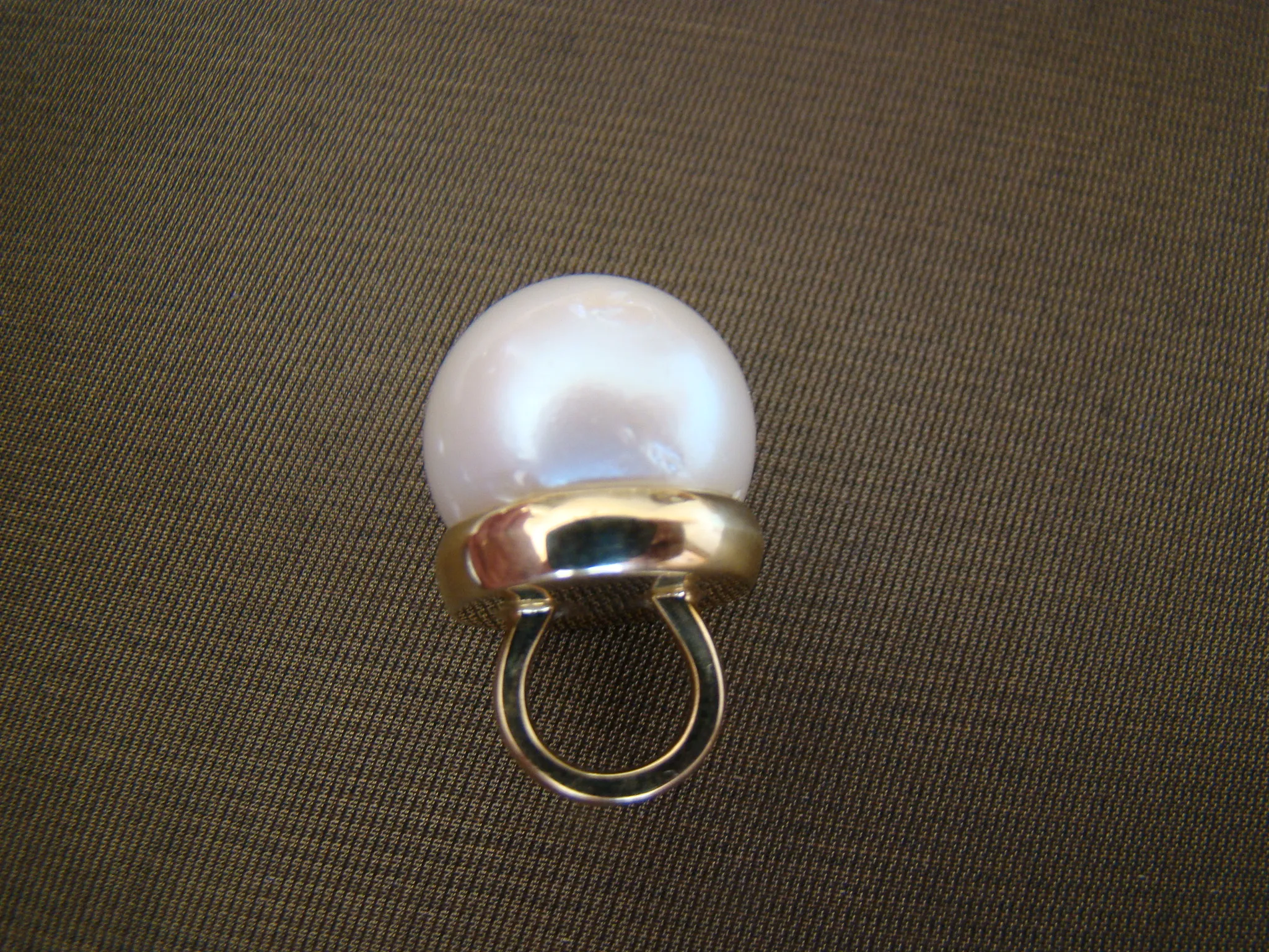 14 kt geel gouden hanger met witte parel van 1,7 cm